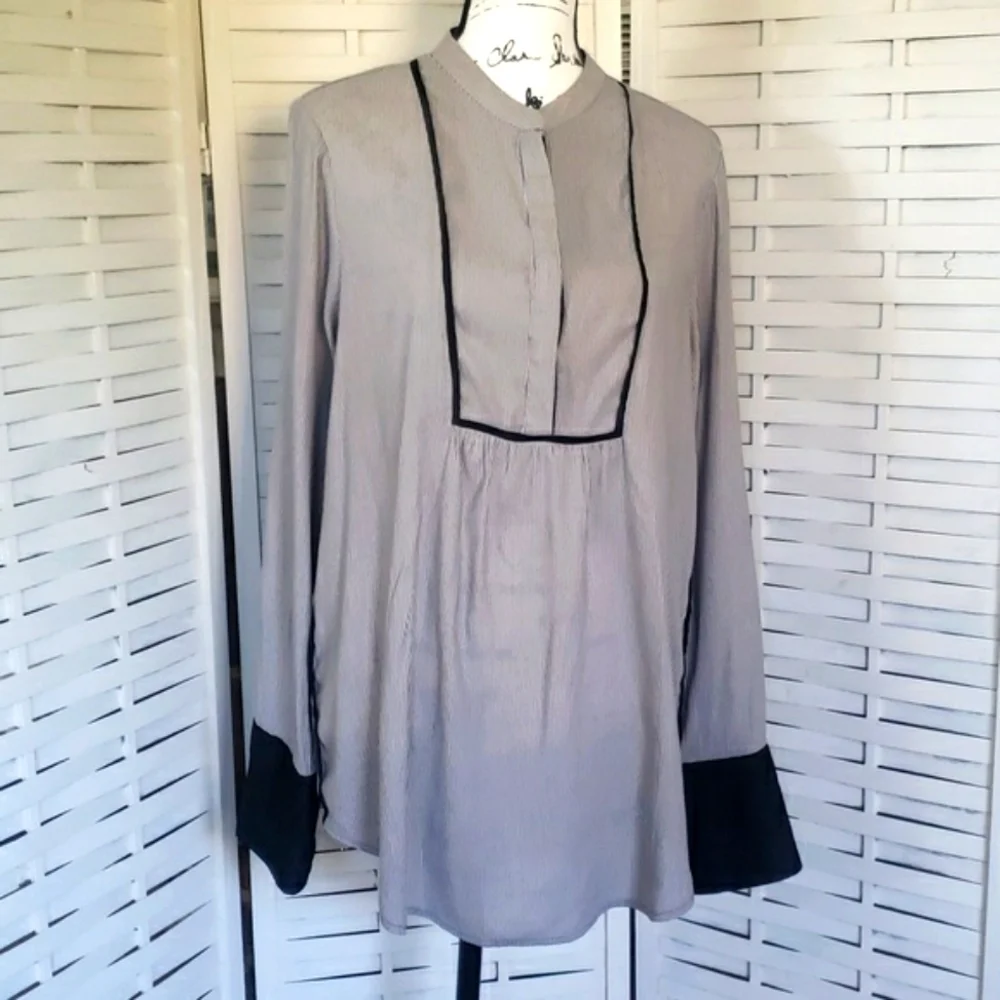 Free People gray and black tiny stripes long cuff sleeves press buttons shirt L